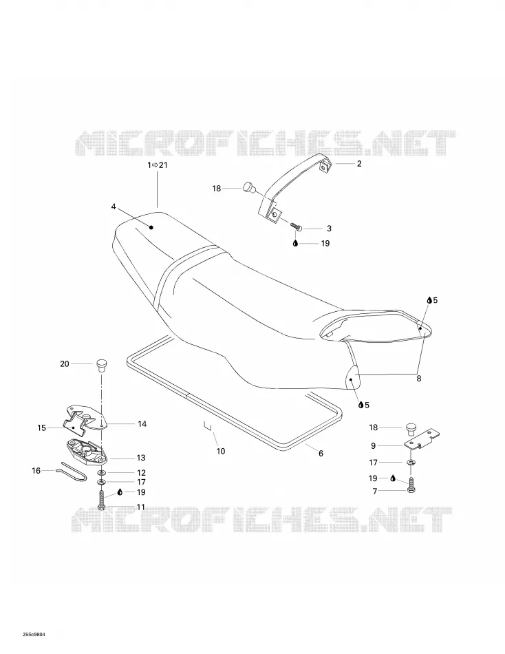 Asiento y cubierta del motor